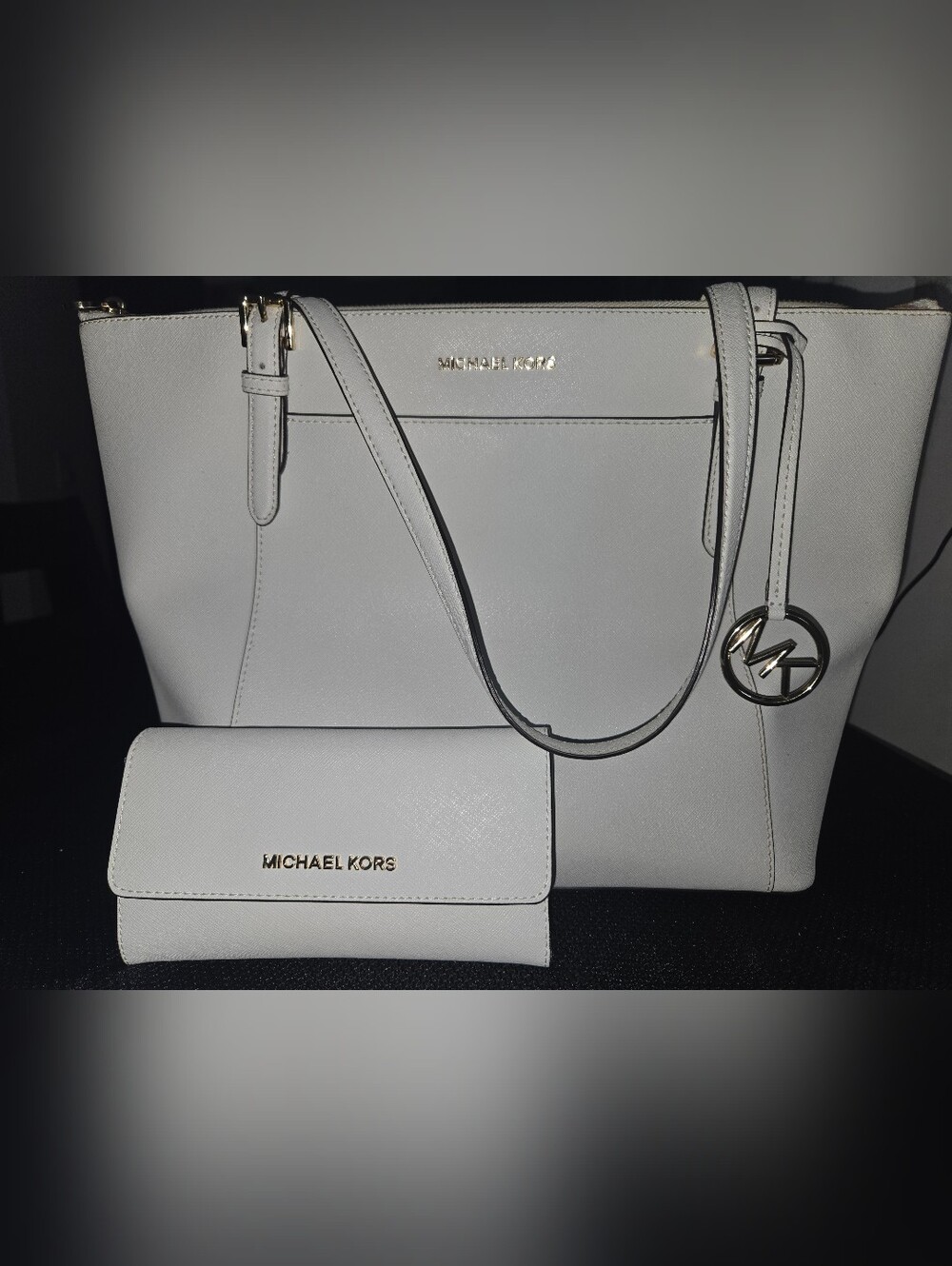 MICHAEL KORS White Saffiano Shoulder Bag with Matching Wallet